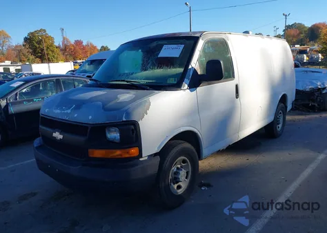 2008 Chevrolet Express Work Van z USA, uszkodzony, nr VIN 1GCGG25C281111048